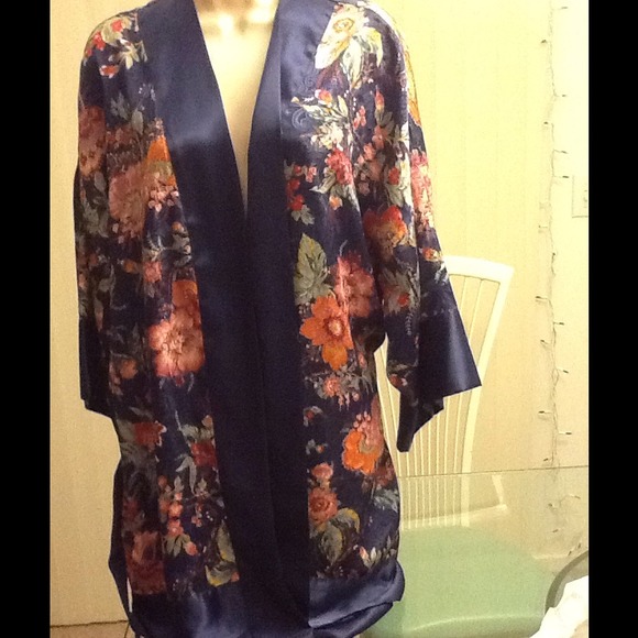 VICTORIA'S SECRET 🚫SOLD IN BUNDLE 🚫🚫 - Picture 4 of 4