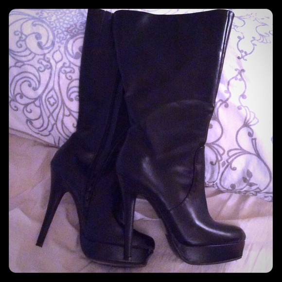 Black boots - new size 6
