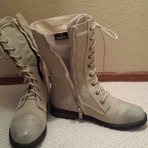 Anna lace zip-up boots