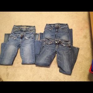 4 pair of AE jeans bundle! 👑