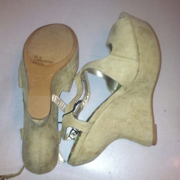 Wedge sandals - Picture 3 of 4