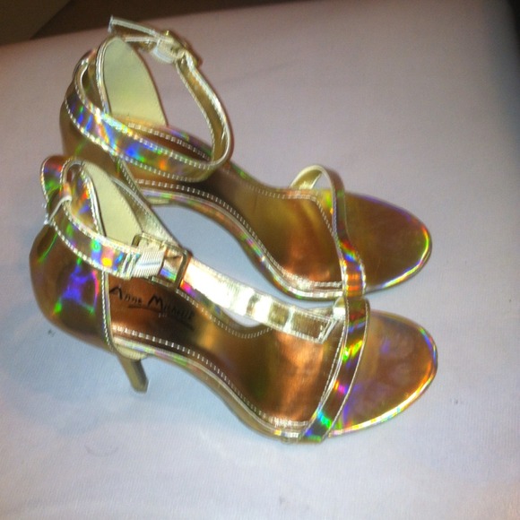 Heels - Picture 1 of 3