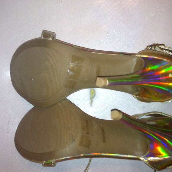 Heels - Picture 3 of 3