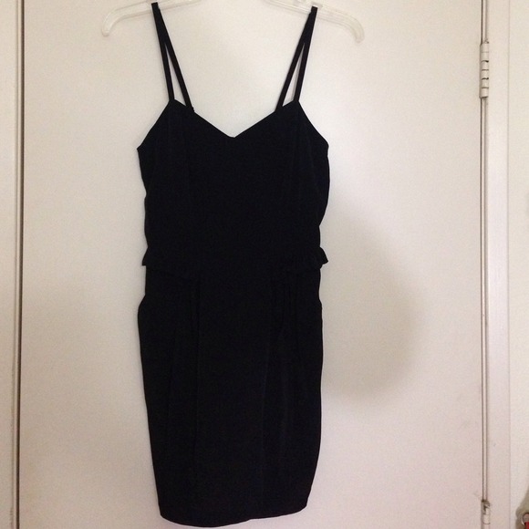 Divided by h&m black dress sz 2, chic and cute