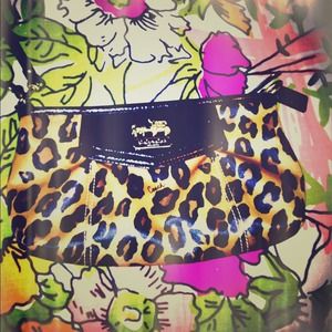 REDUCED Leopard Coach Clutch/Wristlet! ❤️❤️