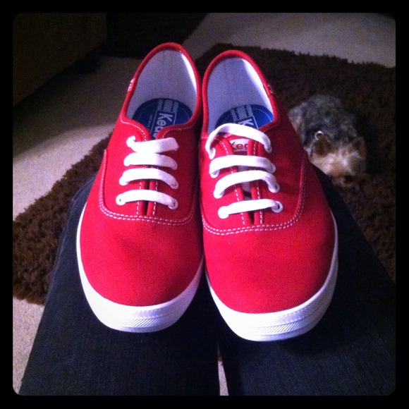 Red (or navy blue) Ked sneakers 👍 - Picture 1 of 2