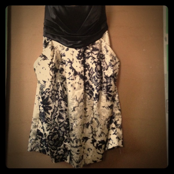❄️ Black & Ivory Lace-print  Dress w/ pockets!