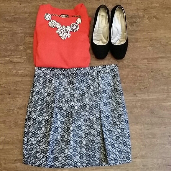 *NWOT* Black print tulip skirt