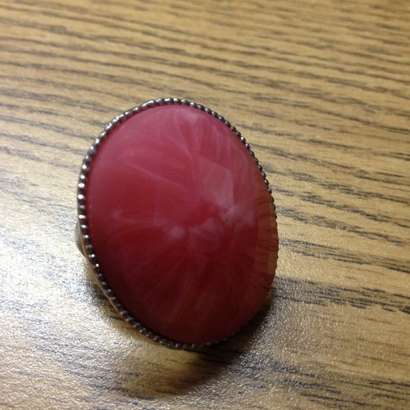 Costume Jewelry ring. - Picture 3 of 3