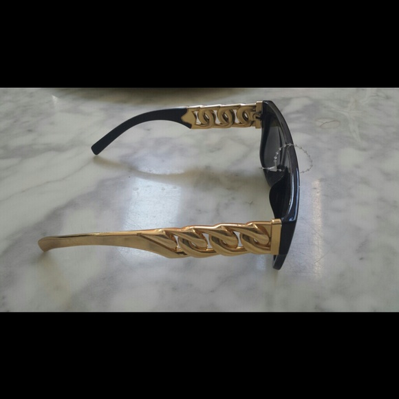 Brand new gold chain glasses never warn
