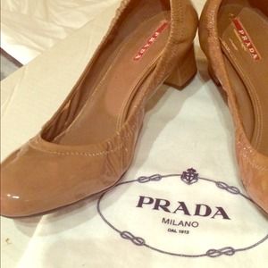 Size 41 Prada pumps. Nude patent leather