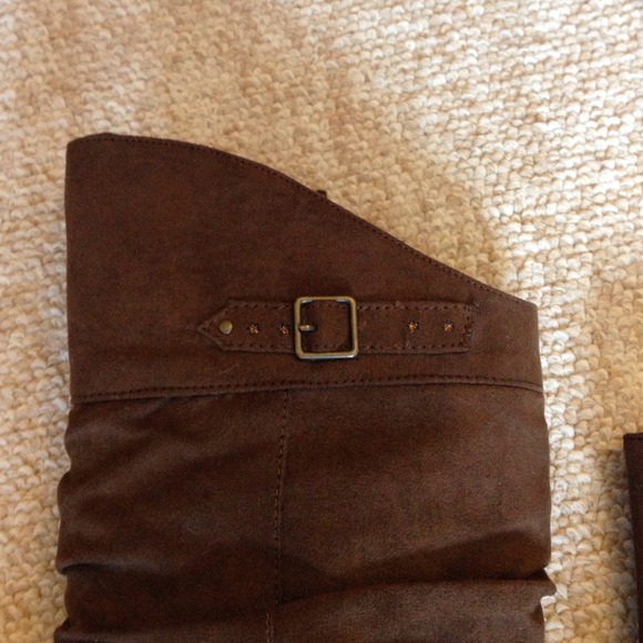 Donated! Brown suede boots - Picture 3 of 4