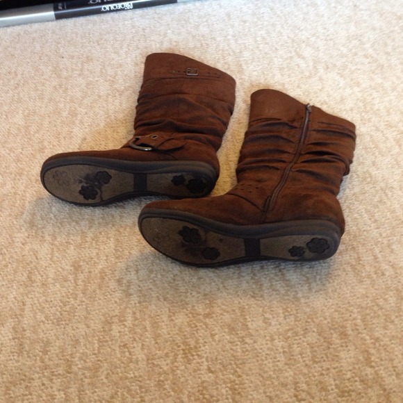 Donated! Brown suede boots - Picture 4 of 4