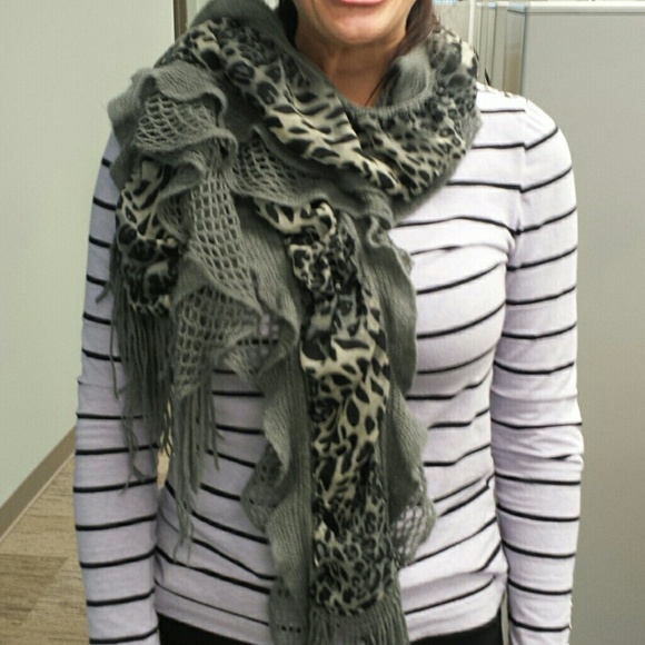 Gray Leopard Scarf
