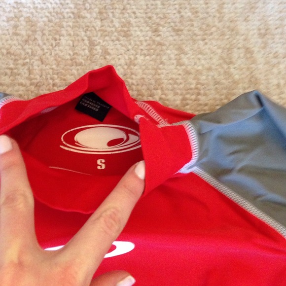 Donated! Oakley Rash Guard Long Sleeve - Picture 3 of 4