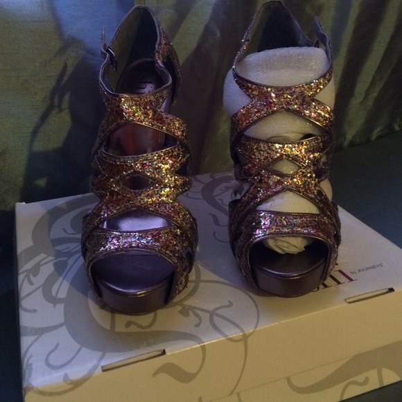 🚫SOLD🚫 Sparkly Heels 👠💎👠 - Picture 2 of 2