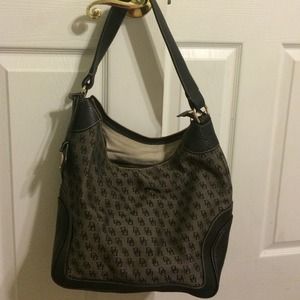 Reduced! Black signature Dooney & Bourke