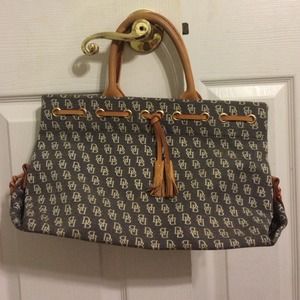 Medium Dooney & Bourne signature bag