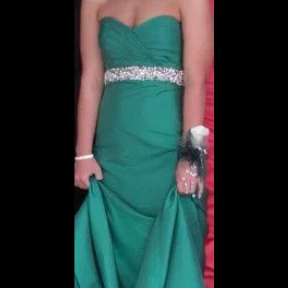 Formal dress - Picture 2 of 3