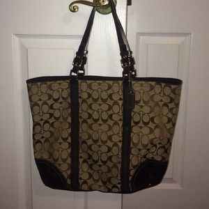 Reduced! Large Signature and suede coach tote