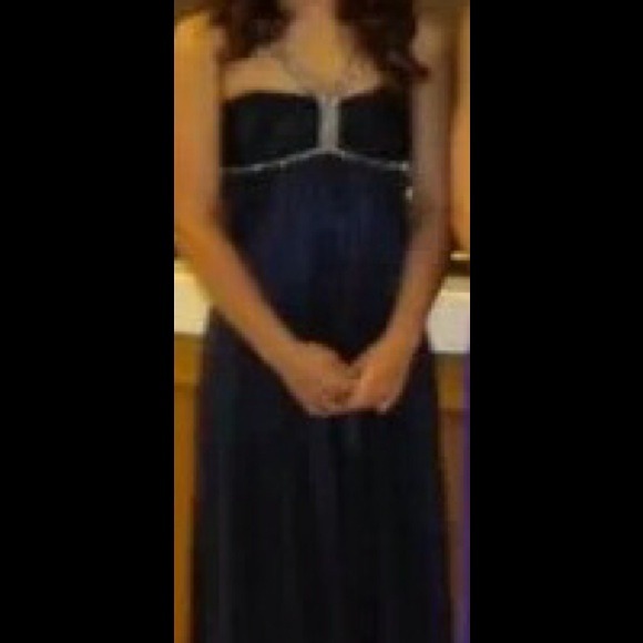 Formal dress - Picture 2 of 3