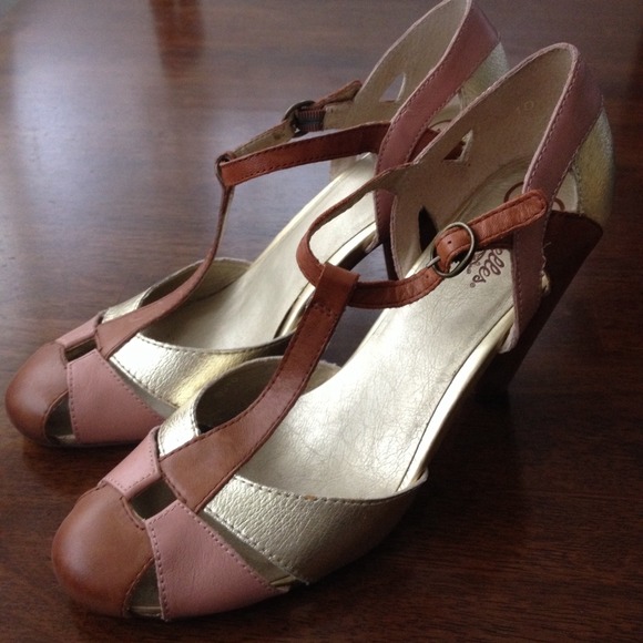 Reduced!!! Seychelles heels