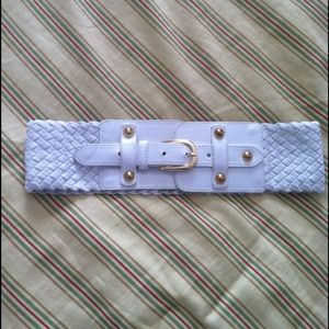 Bebe White elastic and patent leather belt