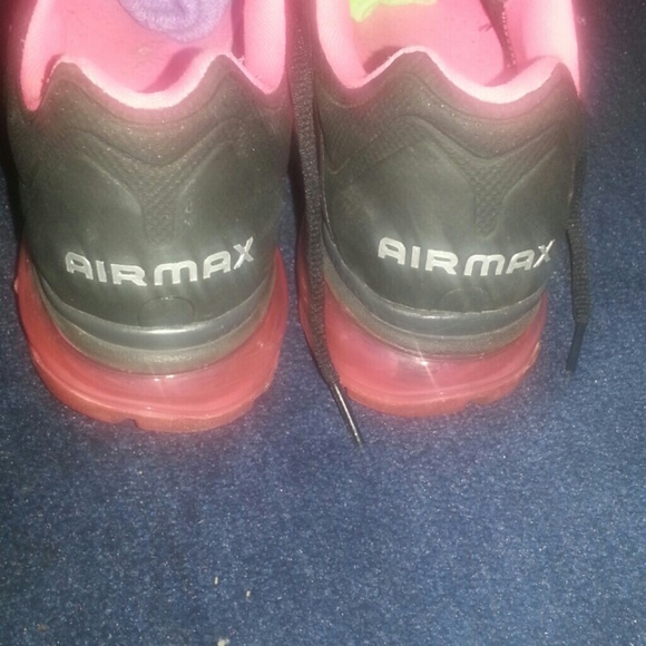 Sneakers - Picture 2 of 3