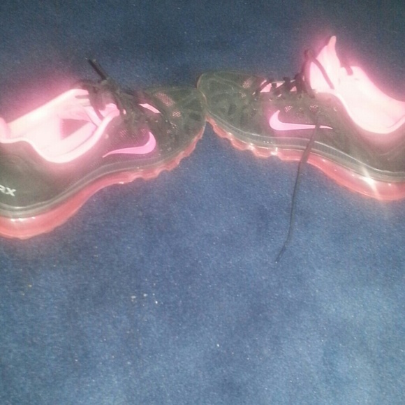 Sneakers - Picture 3 of 3