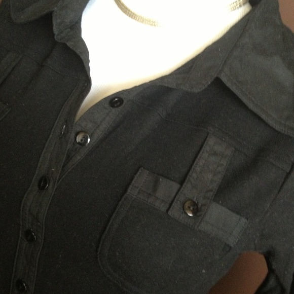 SOLD In BUNDLE - NEW COTTON BUTTON TOP - Picture 2 of 3