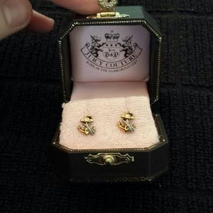 Gold anchor post earrings