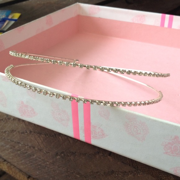 Jewelry - Picture 1 of 3