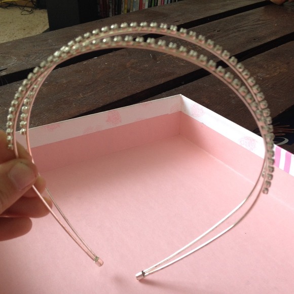 Jewelry - Picture 2 of 3