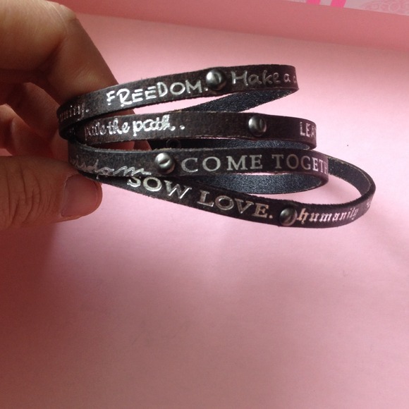 Jewelry - Picture 2 of 4