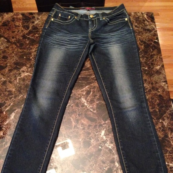 BEBE Size 27 Skinny Jeans