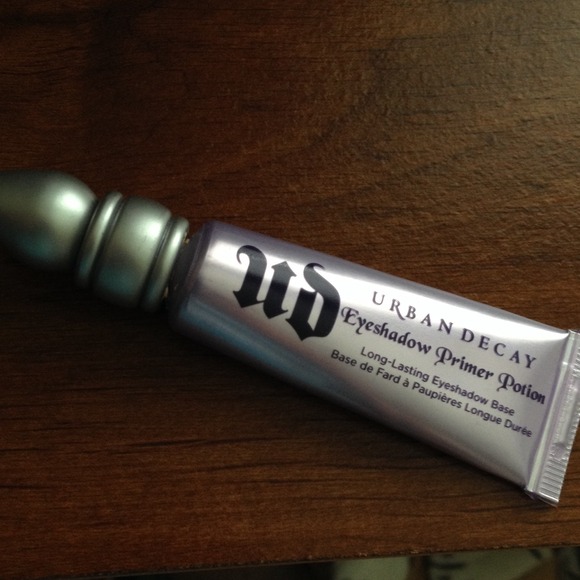 Urban Decay Eyeshadow Primer Potion eyeshadow base