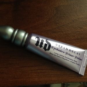 Urban Decay Eyeshadow Primer Potion eyeshadow base