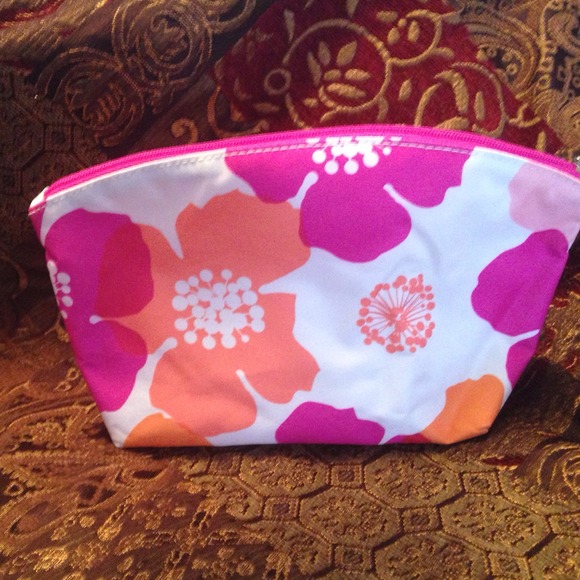 CLINIQUE MAKEUP BAG