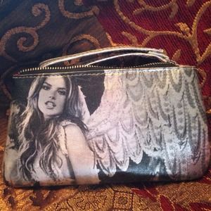 VICTORIAS SECRET Wristlet