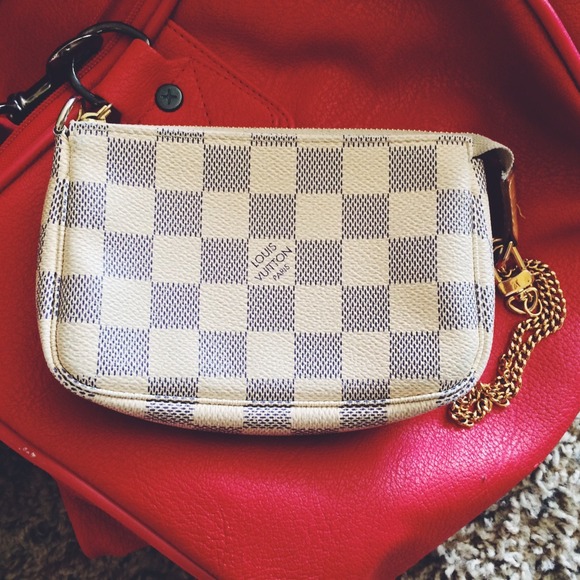 ❌Sold❌ Louis Vuitton mini pochette