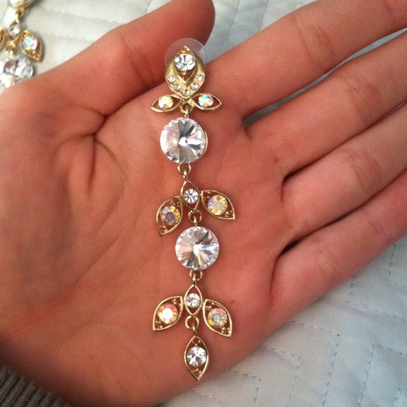 Beautiful gold dangle earrings💋 - Picture 3 of 4