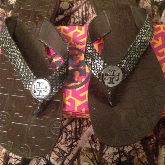 Sold!!!Tory burch thora sandals