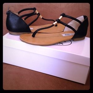 👡 Black Steve Madden Rantt Sandal  👡