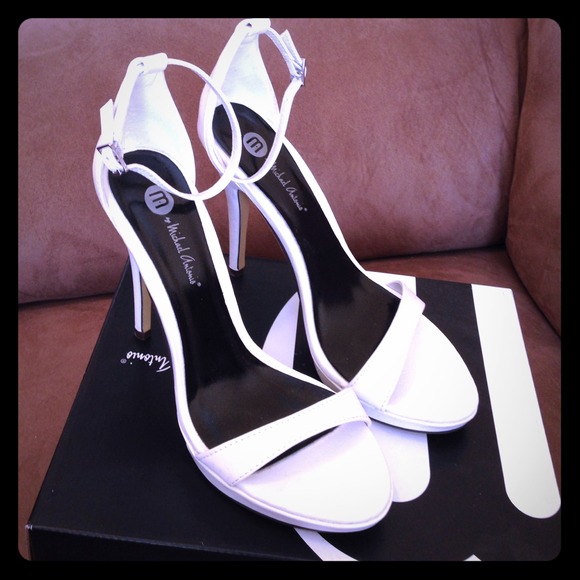 👠 White Michael Antonio Lovina Pump 👠