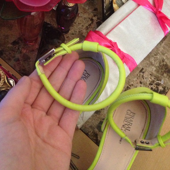 RARE prabral gurung neon green ankle strap sandle - Picture 3 of 3