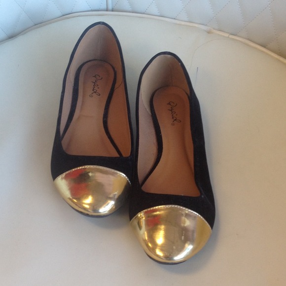Gold toe flats!!