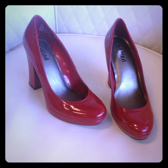 Red Pumps