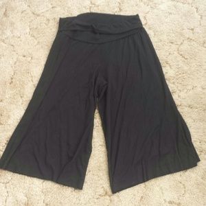 Gaucho capris in black for sale soo comfy!