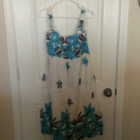 Spring maxi dress. - Picture 2 of 3
