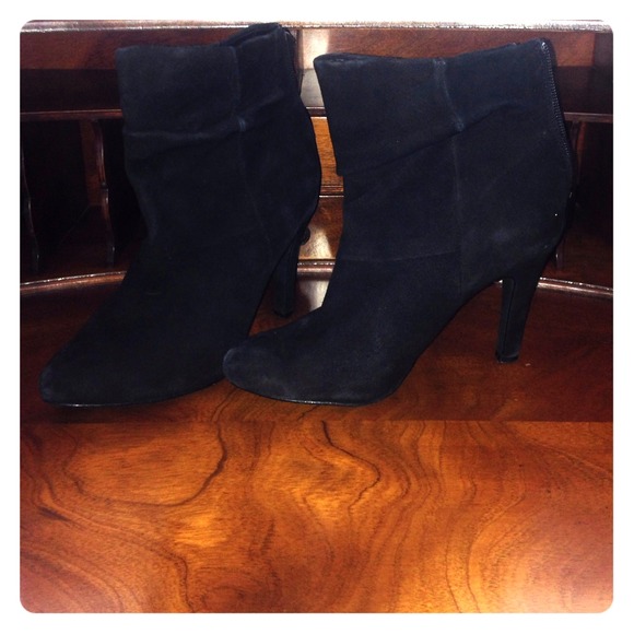Black healed ankle boots